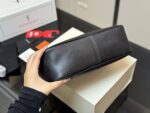 Yves Saint Laurent Camera Supple Bag Lunchbox Bag Minimalist Vintage Gold-Plated Zipper Multi-Wear Bag - Image 8