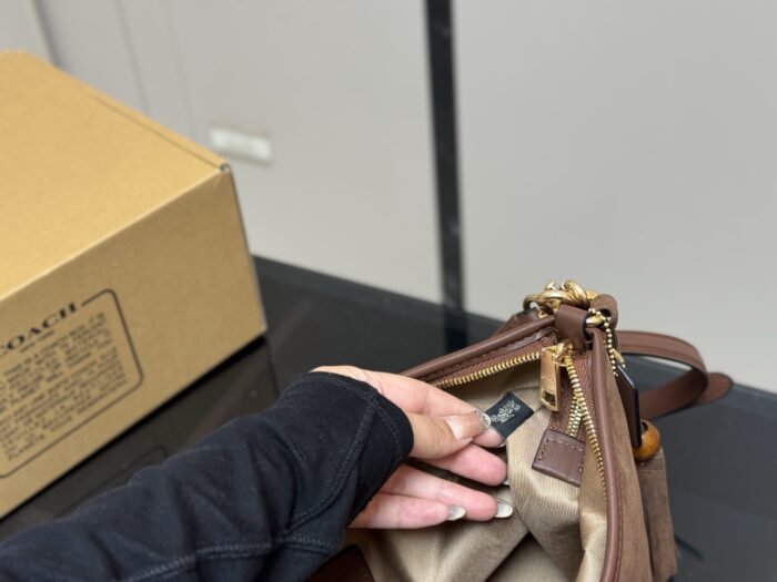 Coach Laurel Series Hobo Bag Dual Shoulder Straps For Versatile Carrying Built-In Zipped Side Pocket - Image 5