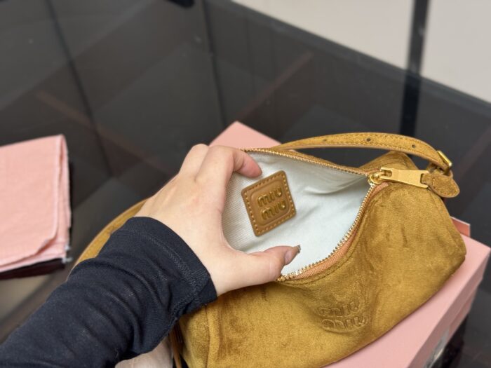 Miu Miu Suede Pencil Case Bag Soft And Supple Texture Korean Drama Heroine Style - Image 4