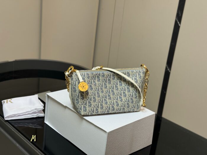 Dior Bento Bag Classic, Premium Quality Versatile For Both Sweet And Salty Looks - Image 2