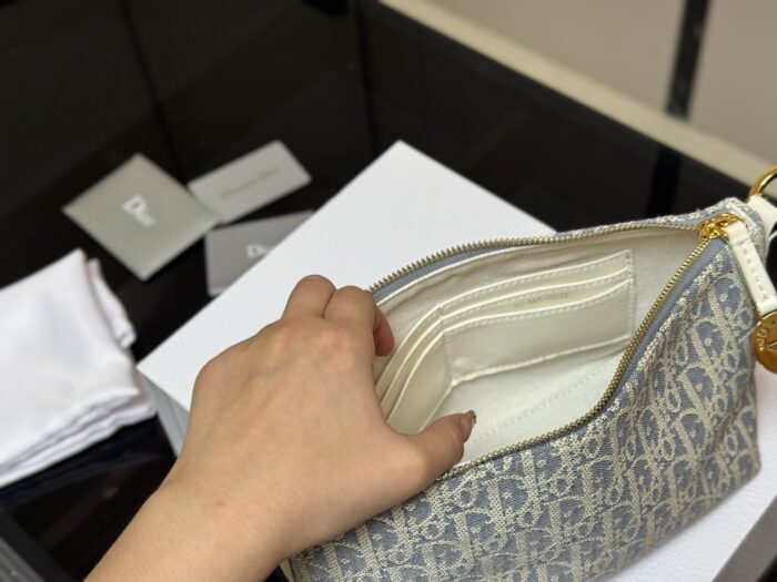 Dior Bento Bag Classic, Premium Quality Versatile For Both Sweet And Salty Looks - Image 4