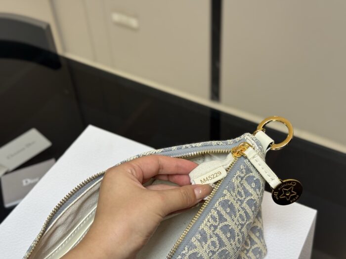 Dior Bento Bag Classic, Premium Quality Versatile For Both Sweet And Salty Looks - Image 5