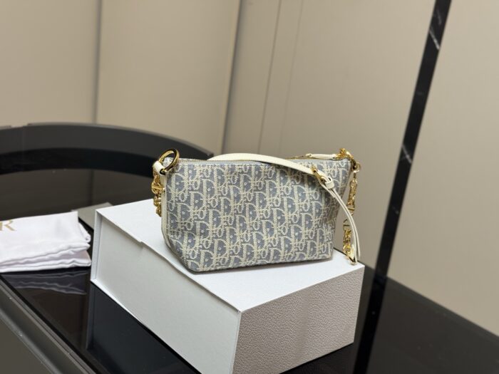 Dior Bento Bag Classic, Premium Quality Versatile For Both Sweet And Salty Looks - Image 8