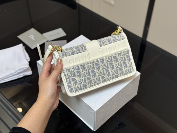Dior Montagne 30 Vintage Print Shoulder Bag - Suitable For All Seasons - Image 7