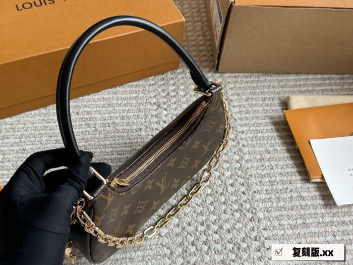 Louis Vuitton Catchy Little Darling Underarm Shoulder Crossbody Handbag Vegetable-Tanned Leather Shoulder Strap Generous Capacity Complete Gift Box Packaging - Image 2