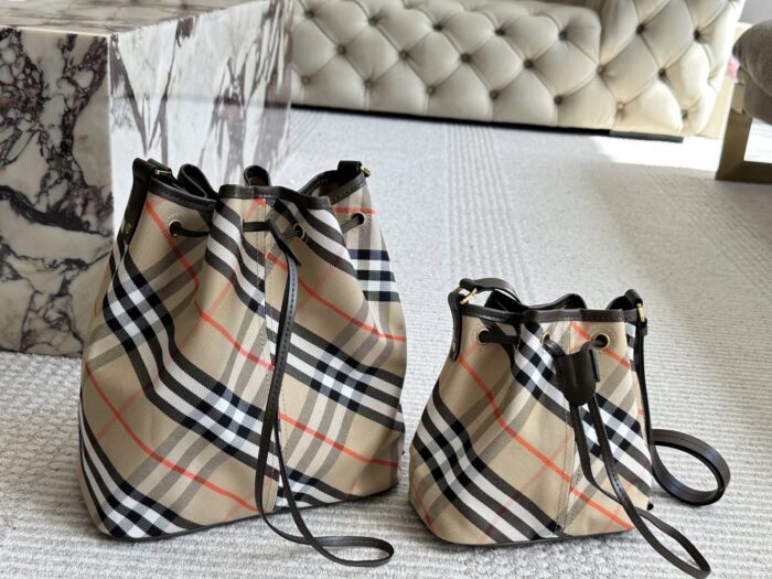 Burberry Women'S Check Bucket Bag Genuine Leather And Canvas Ultra-Lightweight And Practical Exquisite Craftsmanship - Image 1
