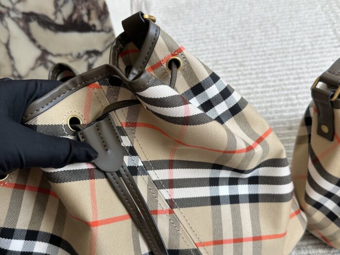 Burberry Women'S Check Bucket Bag Genuine Leather And Canvas Ultra-Lightweight And Practical Exquisite Craftsmanship - Image 4