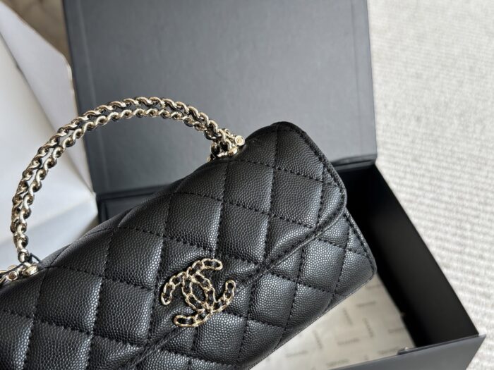 Chanel 23 Kelly Caviar Calfskin Phone Pouch - Handheld Or Crossbody - Image 4