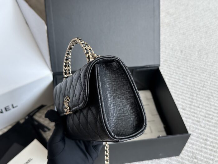 Chanel 23 Kelly Caviar Calfskin Phone Pouch - Handheld Or Crossbody - Image 5