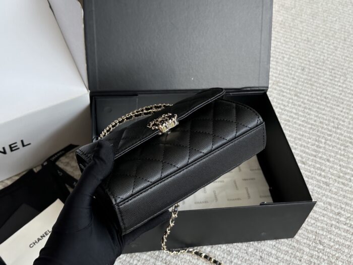 Chanel 23 Kelly Caviar Calfskin Phone Pouch - Handheld Or Crossbody - Image 6