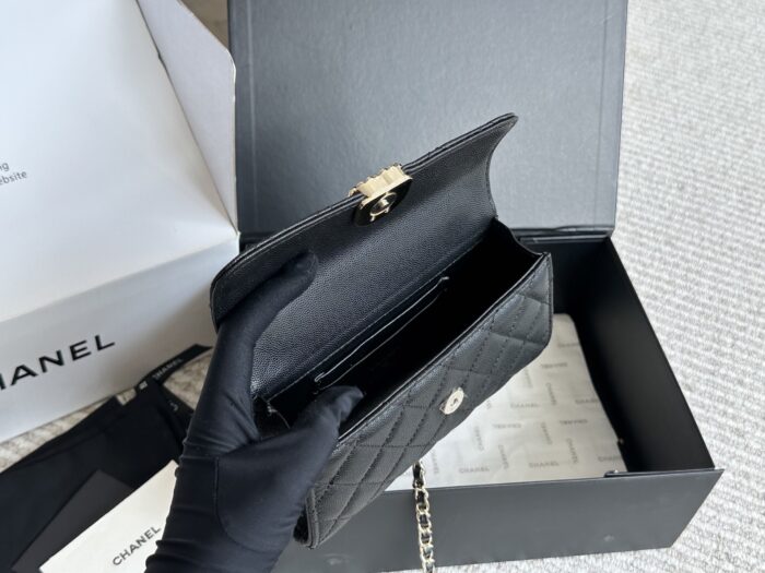 Chanel 23 Kelly Caviar Calfskin Phone Pouch - Handheld Or Crossbody - Image 8