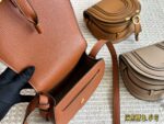 Chloé Marcie Classic Saddle Silhouette Full-Grain Soft Leather Practical Lightweight Bag - Image 9