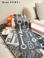 Hermès Key Pattern Cashmere Scarf Winter'S High Value-For-Money Choice - Image 7