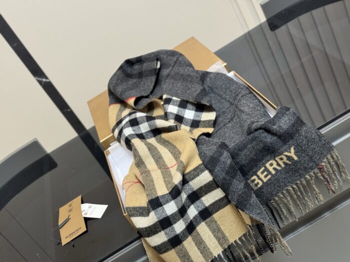 Burberry Cashmere Scarf Classic Black And White Colourway Soft And Comfortable - Image 3