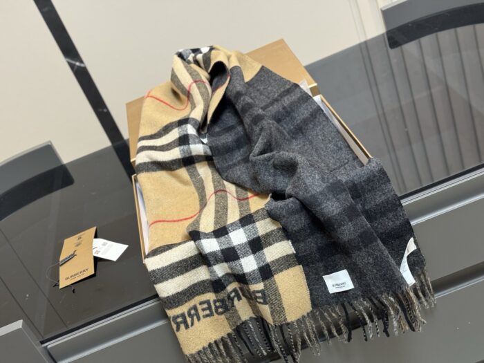 Burberry Cashmere Scarf Classic Black And White Colourway Soft And Comfortable - Image 6