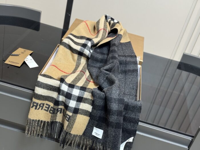 Burberry Cashmere Scarf Classic Black And White Colourway Soft And Comfortable - Image 7
