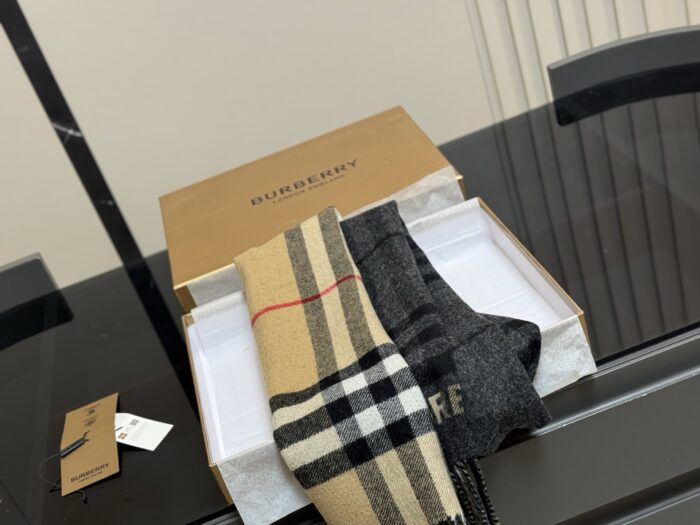 Burberry Cashmere Scarf Classic Black And White Colourway Soft And Comfortable - Image 8