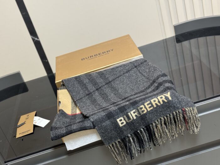 Burberry Cashmere Scarf Classic Black And White Colourway Soft And Comfortable - Image 9