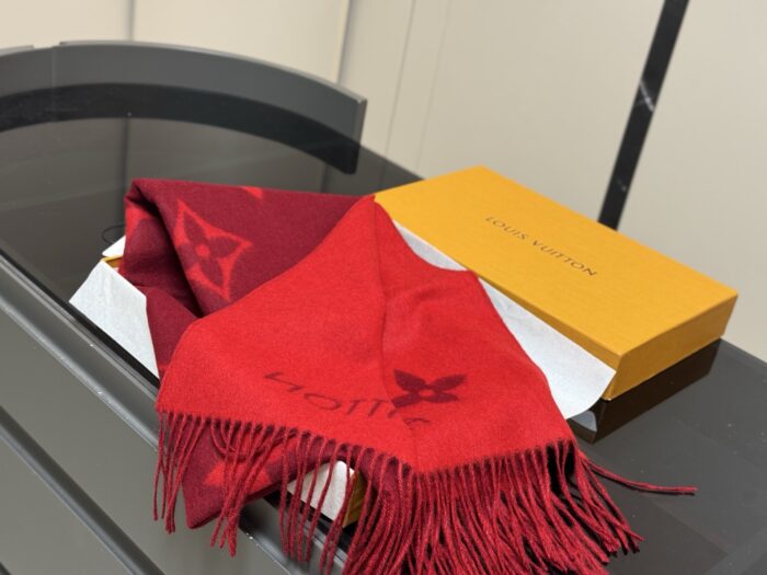 Louis Vuitton Cashmere (Chip Design) Scarf Comfortable, Versatile And Warm - Image 2