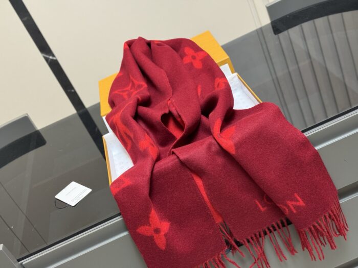 Louis Vuitton Cashmere (Chip Design) Scarf Comfortable, Versatile And Warm - Image 4