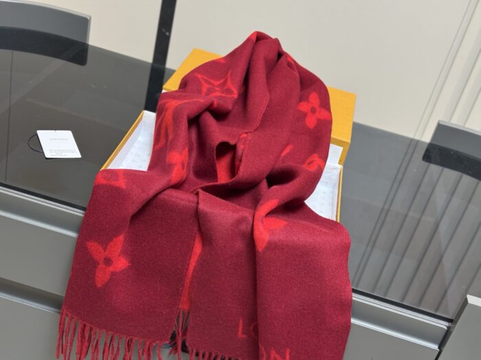 Louis Vuitton Cashmere (Chip Design) Scarf Comfortable, Versatile And Warm - Image 5