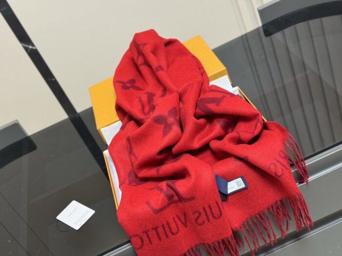 Louis Vuitton Cashmere (Chip Design) Scarf Comfortable, Versatile And Warm - Image 6
