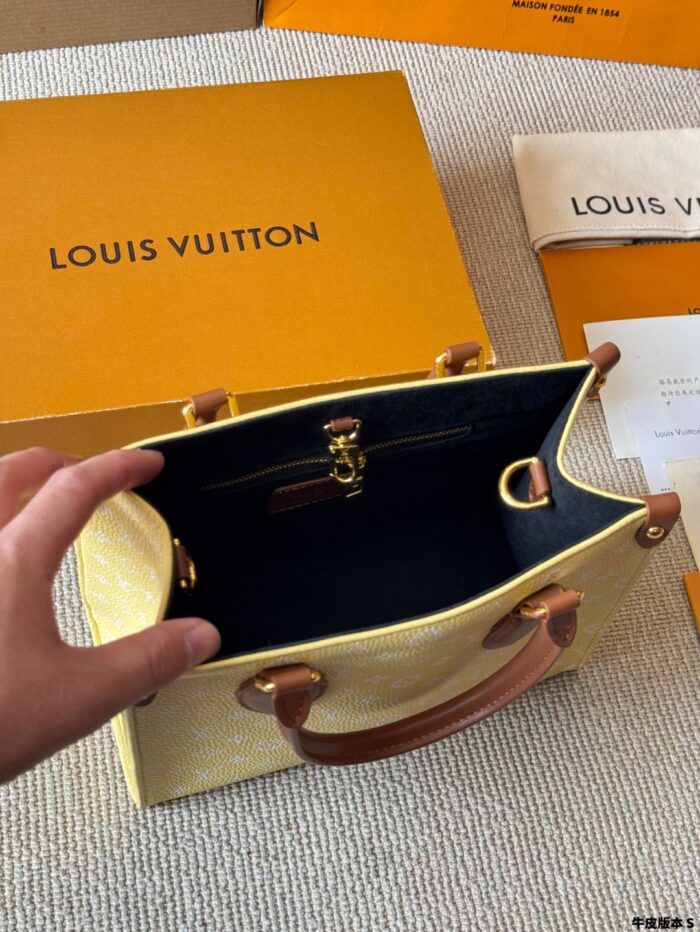 Louis Vuitton Onthego Jungle Bag Lightweight, Spacious And Versatile For Daily Commutes - Image 9