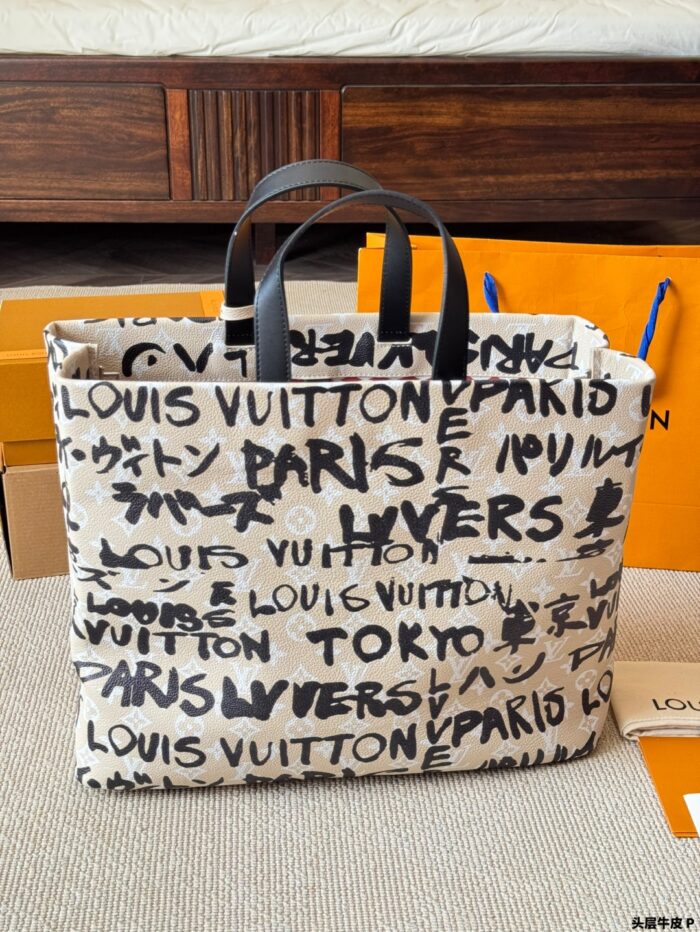 Louis Vuitton Shopper Tote - Large-Capacity Leather Bag With Multiple Carrying Options - Image 3
