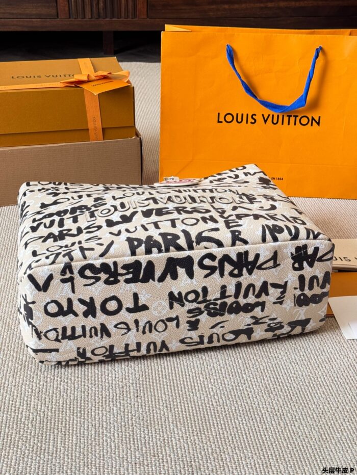 Louis Vuitton Shopper Tote - Large-Capacity Leather Bag With Multiple Carrying Options - Image 6