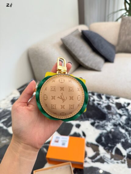 Louis Vuitton Mini Burger Keychain Earphone Case Gourmet-Inspired Design Accessory