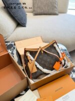Louis Vuitton Carryall Bb Upgrade Edition Gold Chain Design Cute Handbag - Image 2