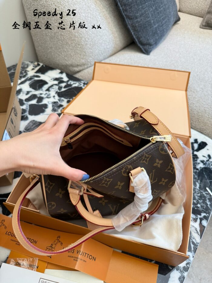 Louis Vuitton Speedy 25 Classic Monogram Adjustable Strap Practical Women'S Handbag - Image 9