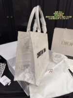 Dior Embroidered Tote Bag With Embossed 3D Embroidery, Includes Liner, Large Capacity - Image 4