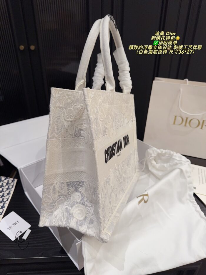 Dior Embroidered Tote Bag With Embossed 3D Embroidery, Includes Liner, Large Capacity - Image 4