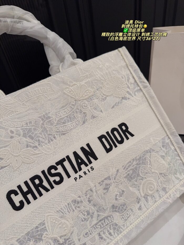 Dior Embroidered Tote Bag With Embossed 3D Embroidery, Includes Liner, Large Capacity - Image 5