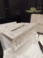 Dior Embroidered Tote Bag With Embossed 3D Embroidery, Includes Liner, Large Capacity - Image 9