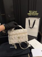 Chanel 25C Lp Tweed Box Bag Delicate And Ethereal Tweed Style - Image 2