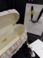Chanel 25C Lp Tweed Box Bag Delicate And Ethereal Tweed Style - Image 8
