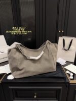Chanel Hobo Underarm Bag: Vintage Chic, Exquisite And Stylish - Image 2