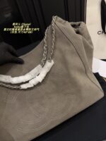 Chanel Hobo Underarm Bag: Vintage Chic, Exquisite And Stylish - Image 5