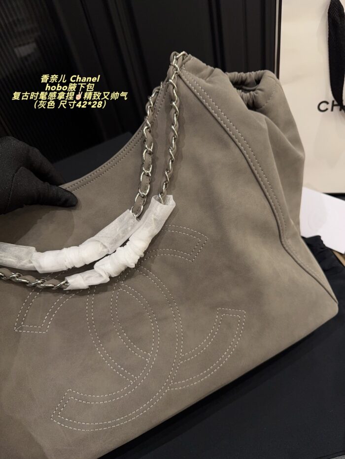 Chanel Hobo Underarm Bag: Vintage Chic, Exquisite And Stylish - Image 5