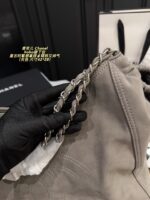 Chanel Hobo Underarm Bag: Vintage Chic, Exquisite And Stylish - Image 7