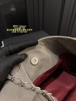 Chanel Hobo Underarm Bag: Vintage Chic, Exquisite And Stylish - Image 9