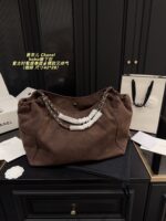 Chanel Hobo Underarm Bag: Vintage Chic, Exquisite And Stylish - Image 11