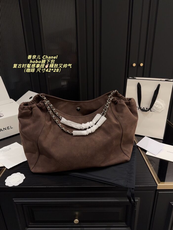 Chanel Hobo Underarm Bag: Vintage Chic, Exquisite And Stylish - Image 11