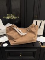 Chanel Hobo Underarm Bag: Vintage Chic, Exquisite And Stylish - Image 14