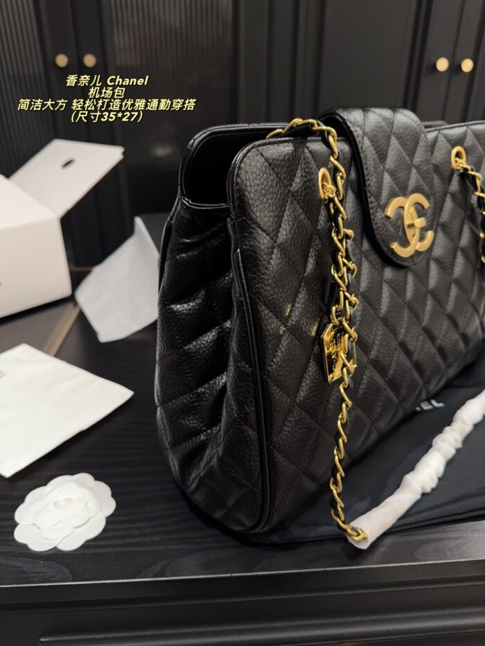 Chanel Airport Bag: A Simple, Elegant Commuter Bag - Image 4