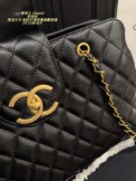 Chanel Airport Bag: A Simple, Elegant Commuter Bag - Image 5