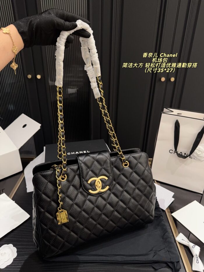 Chanel Airport Bag: A Simple, Elegant Commuter Bag - Image 6