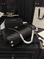 Chanel Airport Bag: A Simple, Elegant Commuter Bag - Image 7